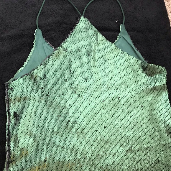 Green sequin top. - Picture 3 of 4